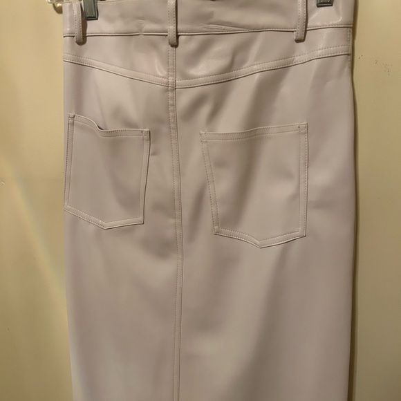 Zara Beige High-Waisted Skirt - Picture 2 of 4